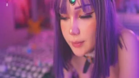 Cosplay ladyboy Princess Toying Her ass And engulfing large Didlo