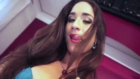 Travestis Brasileiras Muito Bem Dotadas Adoram Se Masturbar E Comer Um Cuzinho De Homem
