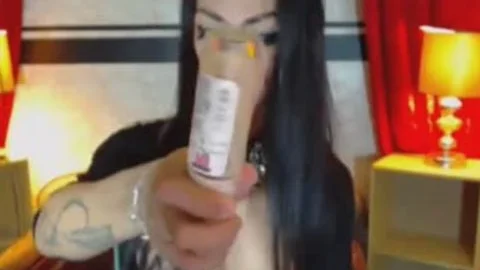 beautiful ladyman Inserts Bottle Up Her wazoo