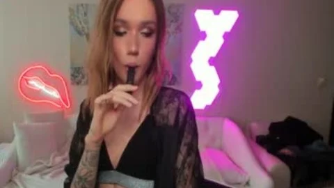 chic tgirl Dancing And Teasing