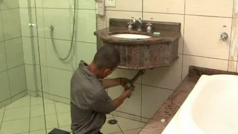 Kelly And Pablo Sodomize In The bath