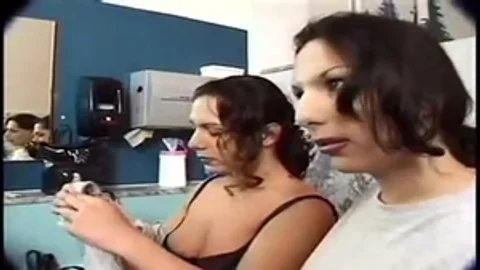 Sthowdys chabmale pokels man In Public Place