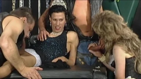 Amateur group sex in the dungeon