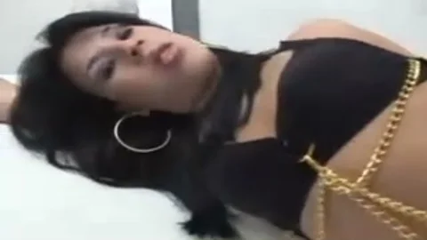 Lady With tiny boobs loves Giving tgreetingss manad