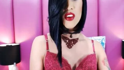 tranny Wants A 3some With Two men